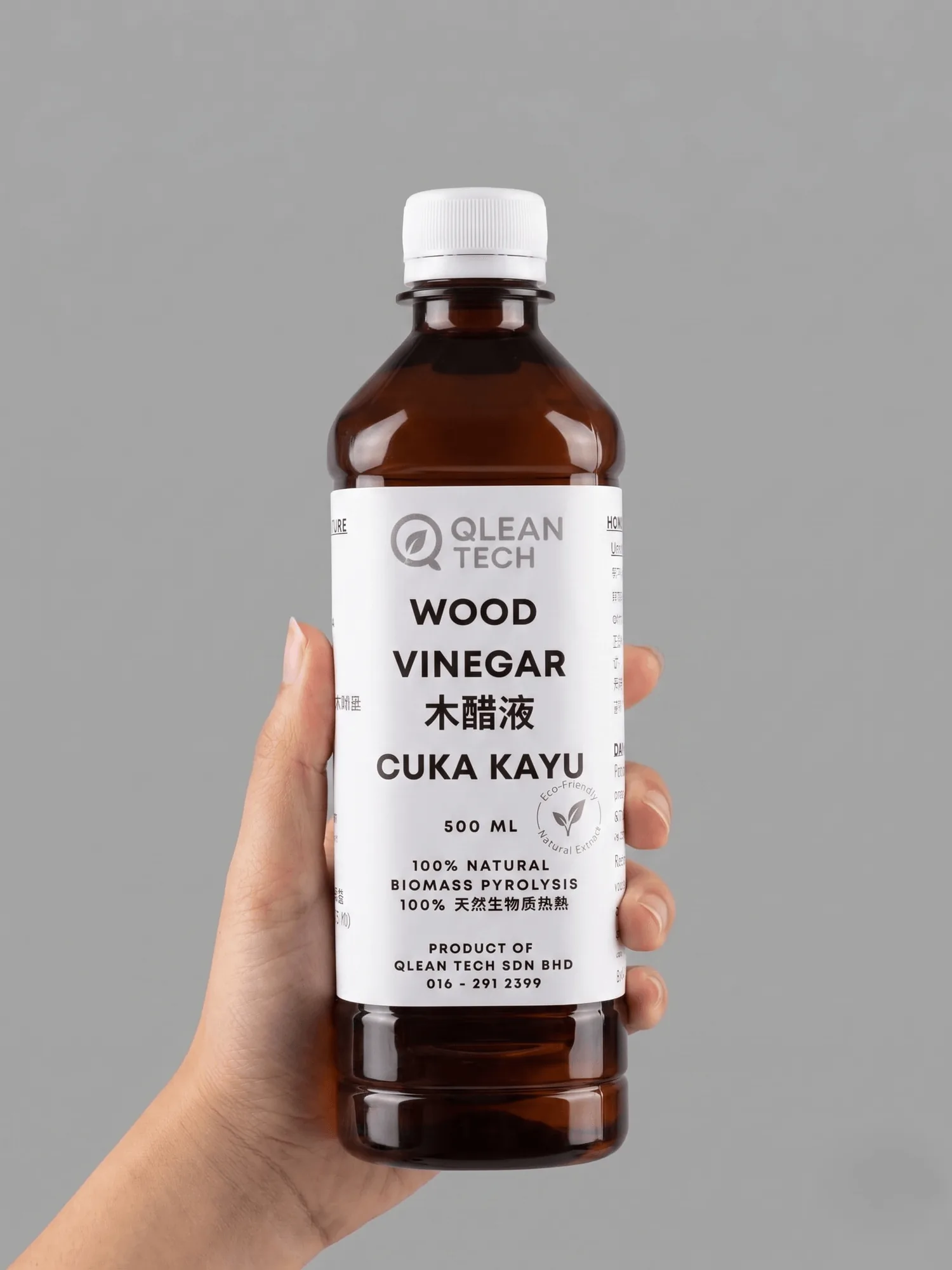 Amber wood vinegar produced by condensing pyrolysis smoke
